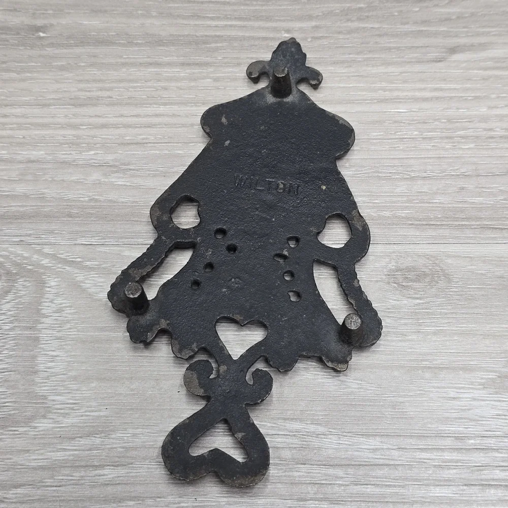 Vintage Wilton Cast Iron Trivet - Hearts & Hooks